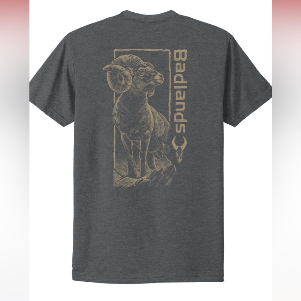 Badlands Men's T-Shirt NWOT